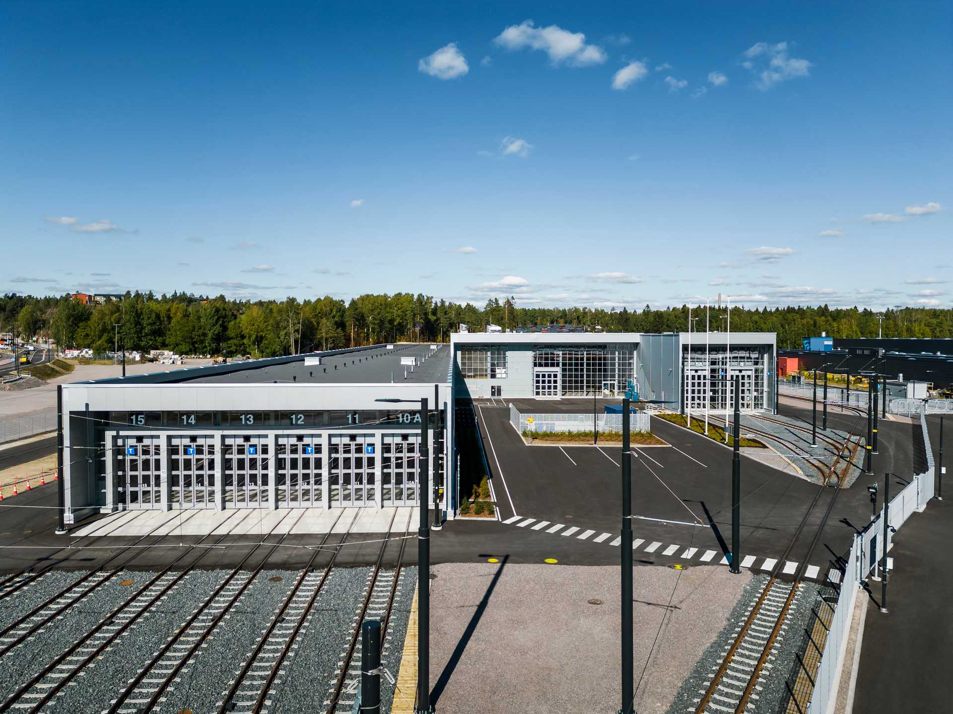 Ramboll on vastannut raitiovaunuvarikolla geo-, rakenne-, lvia- sekä sähkösuunnittelusta. Lisäksi Ramboll on toiminut kohteessa palokonsulttina, akustisena suunnittelijana, kosteudenhallintakoordinaattorina sekä tietomallikoordinaattorina