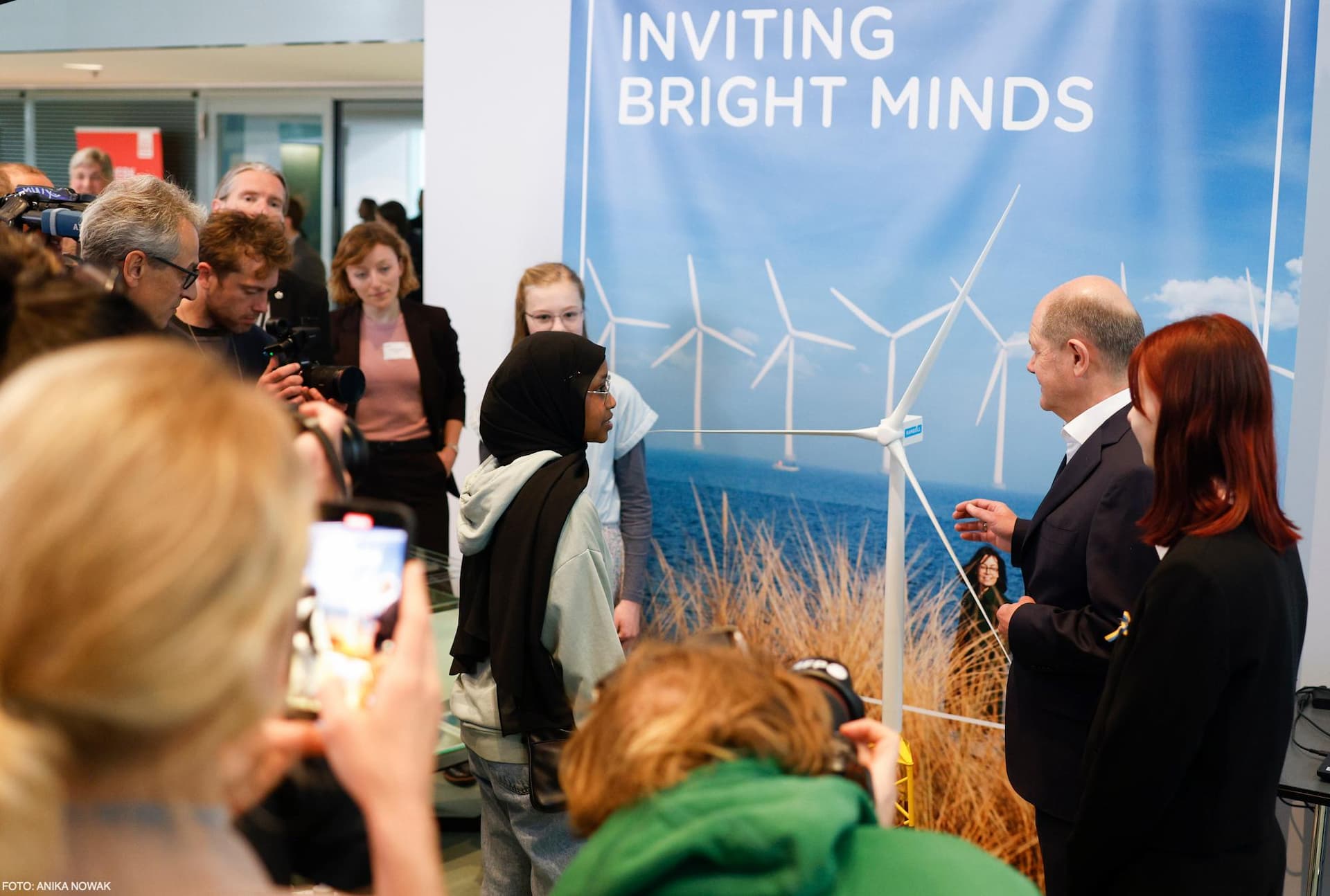 German Chancellor Olaf Scholz (right) visited Ramboll’s booth during Girls Day, in Berlin, where participants - 
learned about the complexities and opportunities in the green energy transition. Credit: Anika Nowak