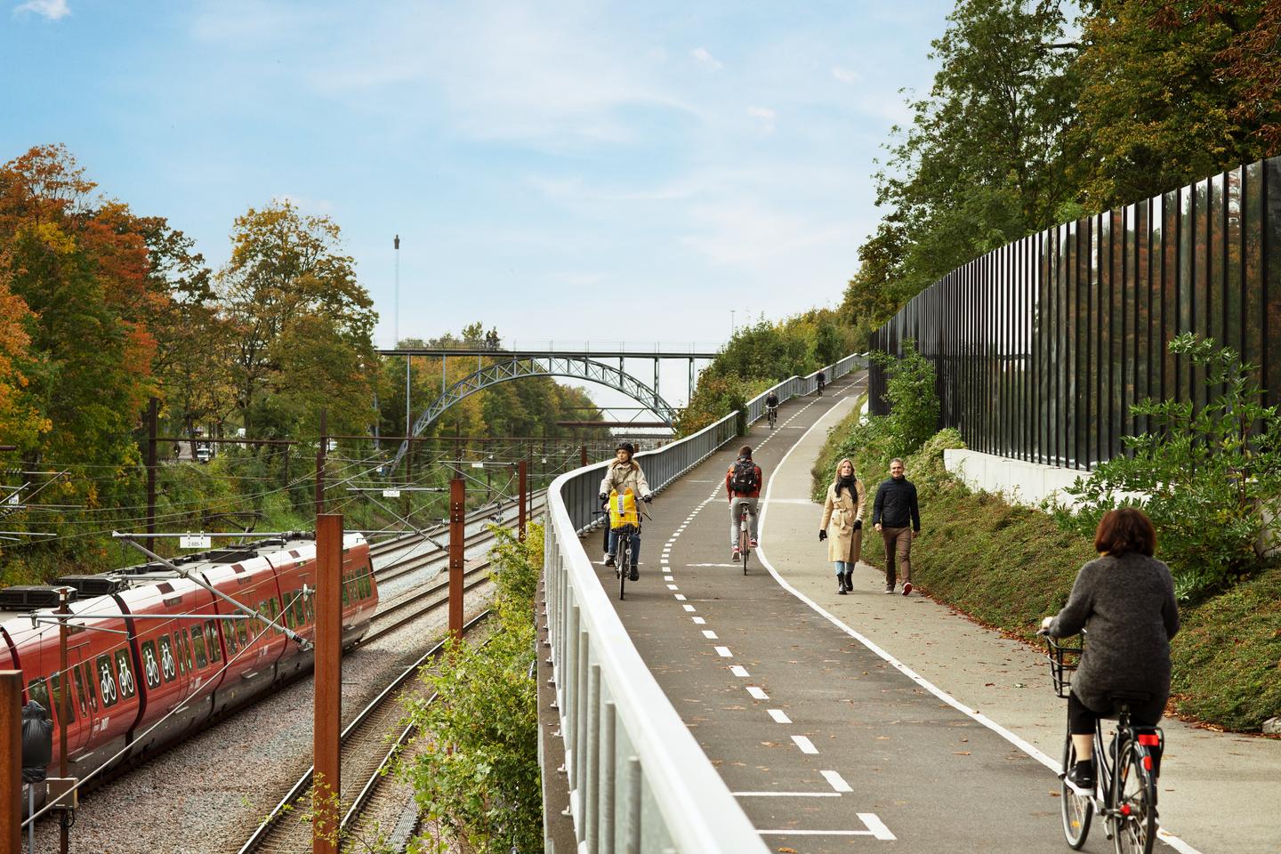 View of train and train and bicycle track at Carlsberg station 