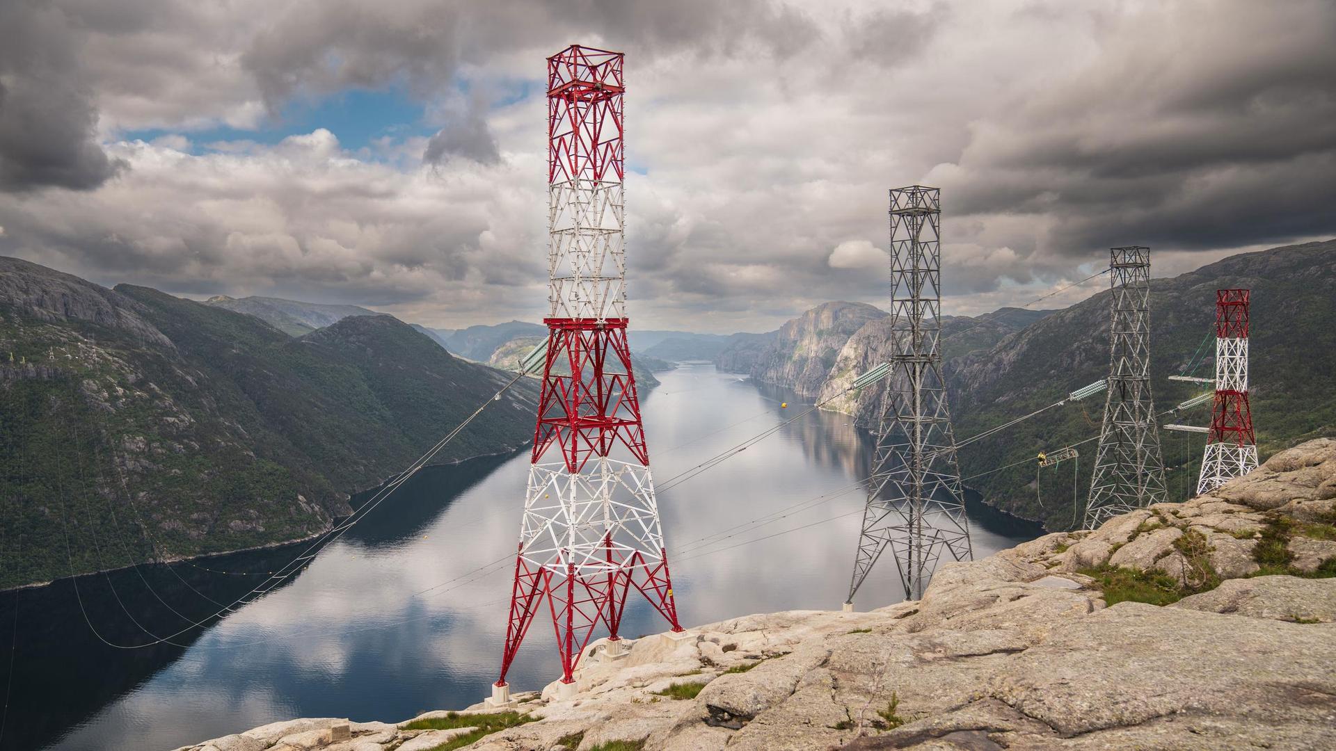 Bygging av nytt fjordspenn over Lysefjorden i Rogaland. Prosjekt Lyse-Fagrafjell.